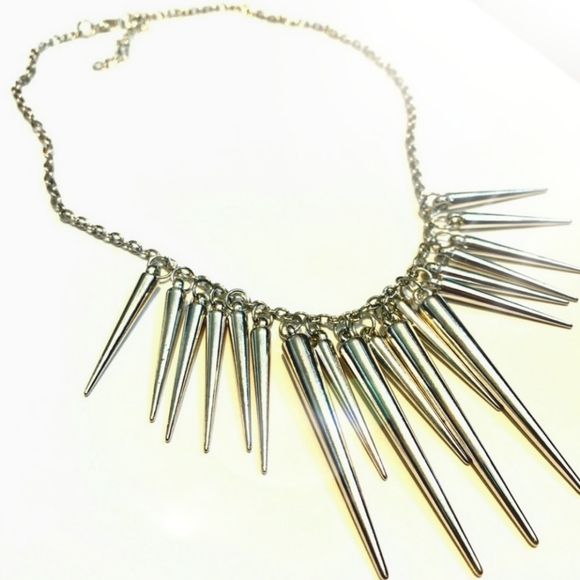 Like New! H&M Dangling Spike Fashion Necklace! - Picture 4 of 5
